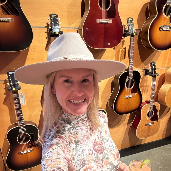 Meet your Posher, Kristin - Picture 1 of 1